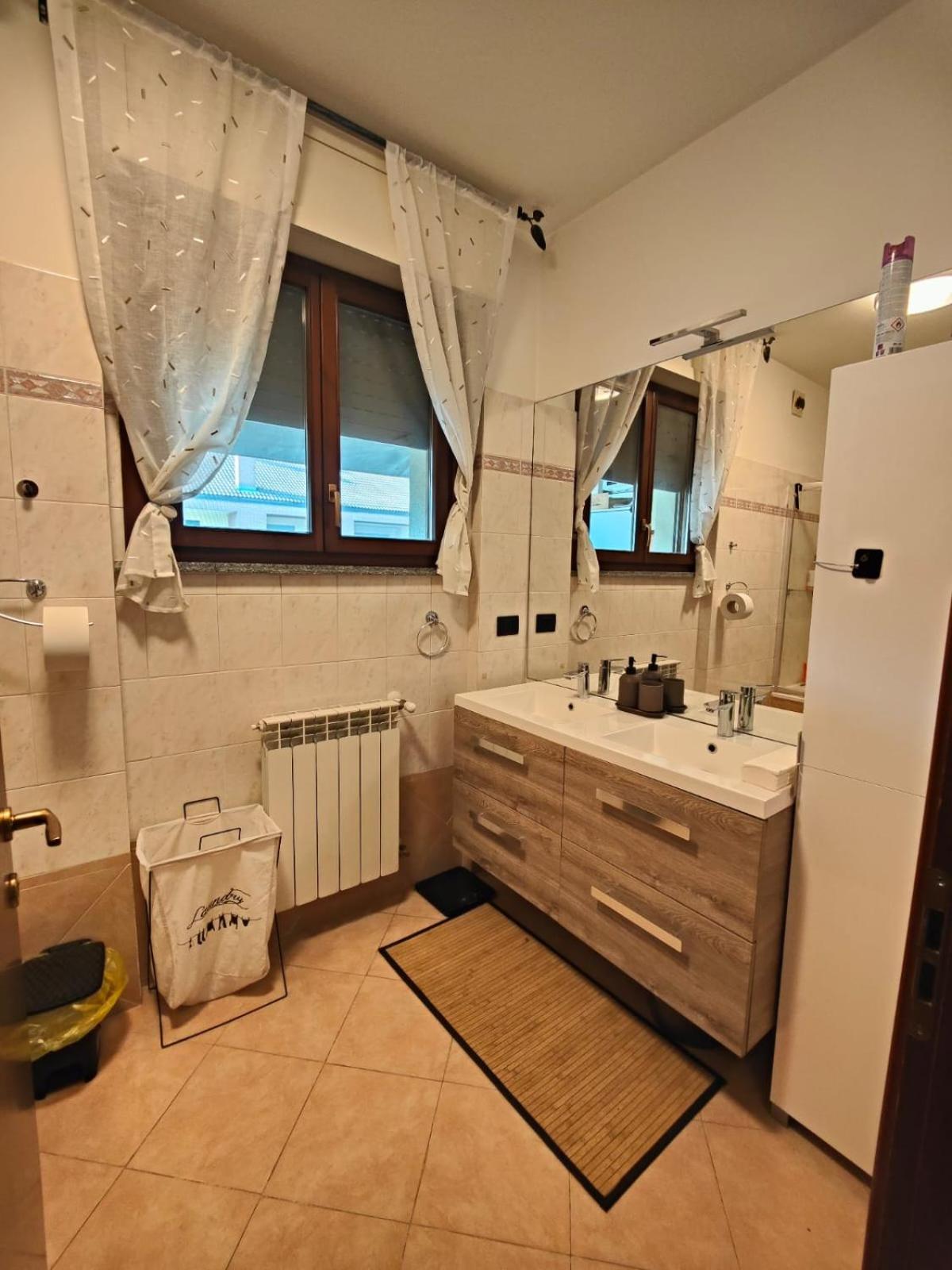 "Come A Casa" - Appartamento Gigi - Self Check In - Ospedale Humanitas - Forum Assago - Tram15 Rozzano Eksteriør billede