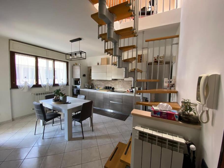 "Come A Casa" - Appartamento Gigi - Self Check In - Ospedale Humanitas - Forum Assago - Tram15 Rozzano Eksteriør billede