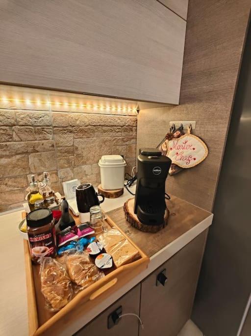 "Come A Casa" - Appartamento Gigi - Self Check In - Ospedale Humanitas - Forum Assago - Tram15 Rozzano Eksteriør billede